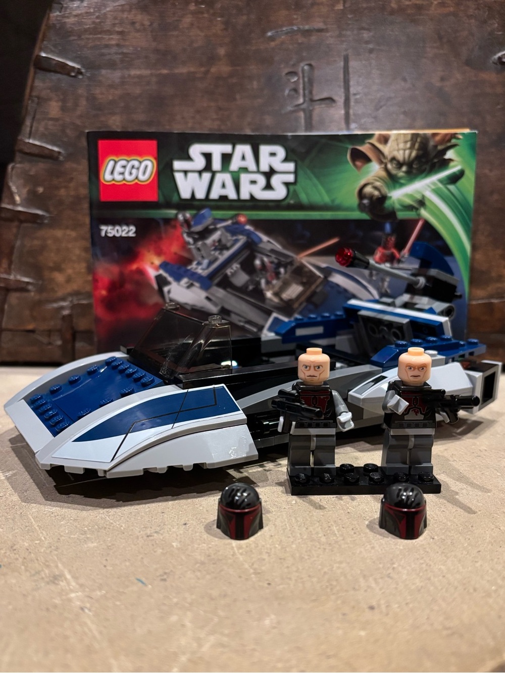 LEGO Star Wars Mandalorian Super Commando Minifigures and Mandalorian Speeder